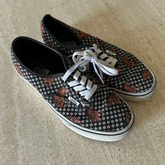 Vans Tiger Floral Classic Sneakers - Picture 2 of 3